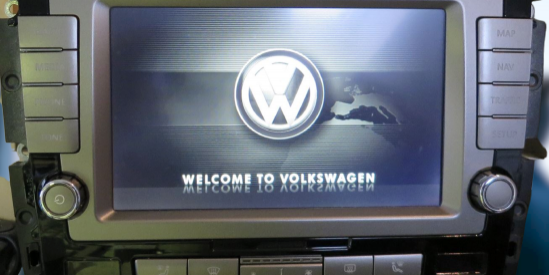 RNS810 meines 2011er VW Phaeton hängt sich in unregelmäßigen Abständen im Betrieb auf
